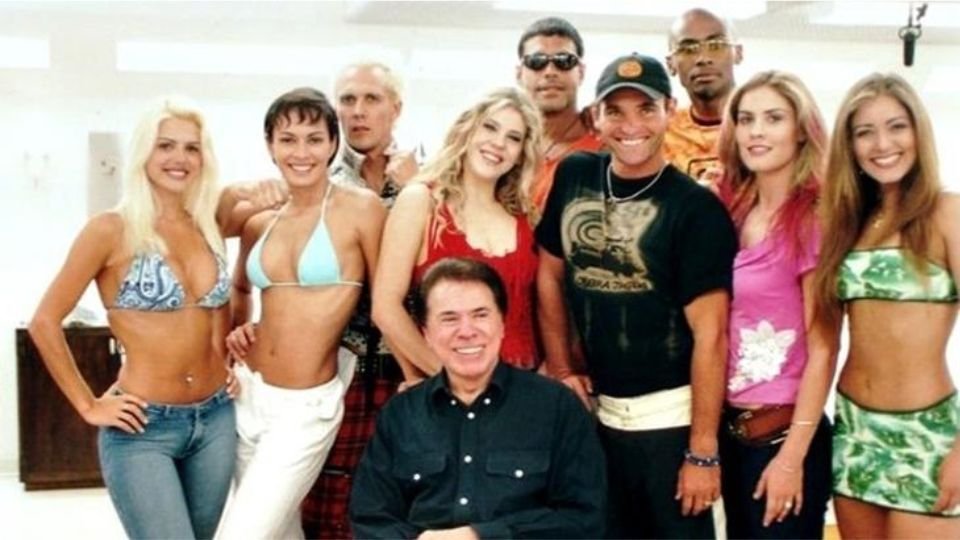 Silvio Santos e elenco da Casa dos Artistas. (Foto: reprodução/ Revista Veja)