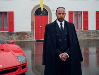 Hamilton se desfaz de carros de luxo e revela novo foco