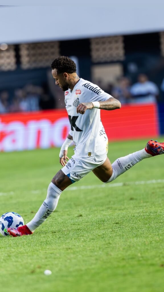 Neymar em campo pelo último jogo do Santos.