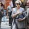 Anne Hathaway, Meryl Streep e Stanley Tucci gravam cenas de O Diabo Veste Prada 2 nas ruas de Nova York, usando looks elegantes em tons de cinza