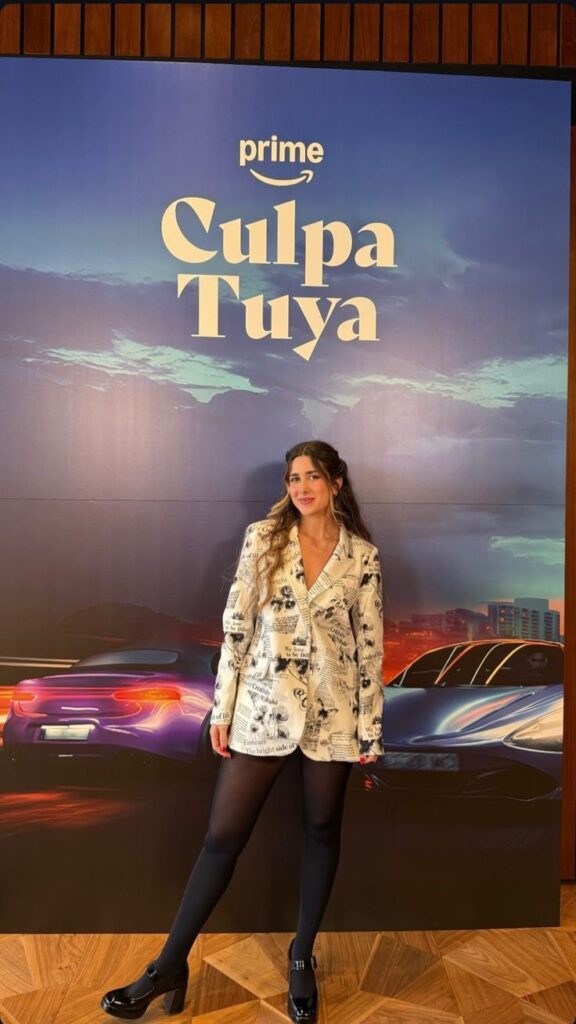 Autora Mercedes Ron, da trilogia “Culpa”, na premiere de estreia do seu livro