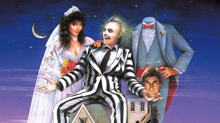 A icônica imagem do filme "Beetlejuice" apresenta os personagens principais em um cenário noturno surrealista, destacando o tom cômico e macabro.
A composição é vibrante e dinâmica, com os personagens dispostos em uma formação que sugere uma cena de um filme. Beetlejuice, no centro, com os braços abertos, lidera a cena, enquanto a noiva olha com um olhar travesso para o lado, e um homem sem cabeça completa a cena. A iluminação e os detalhes da noite ajudam a criar um ambiente macabro e engraçado. O fundo noturno com a lua crescente e estrelas adiciona um toque de fantasia à imagem.