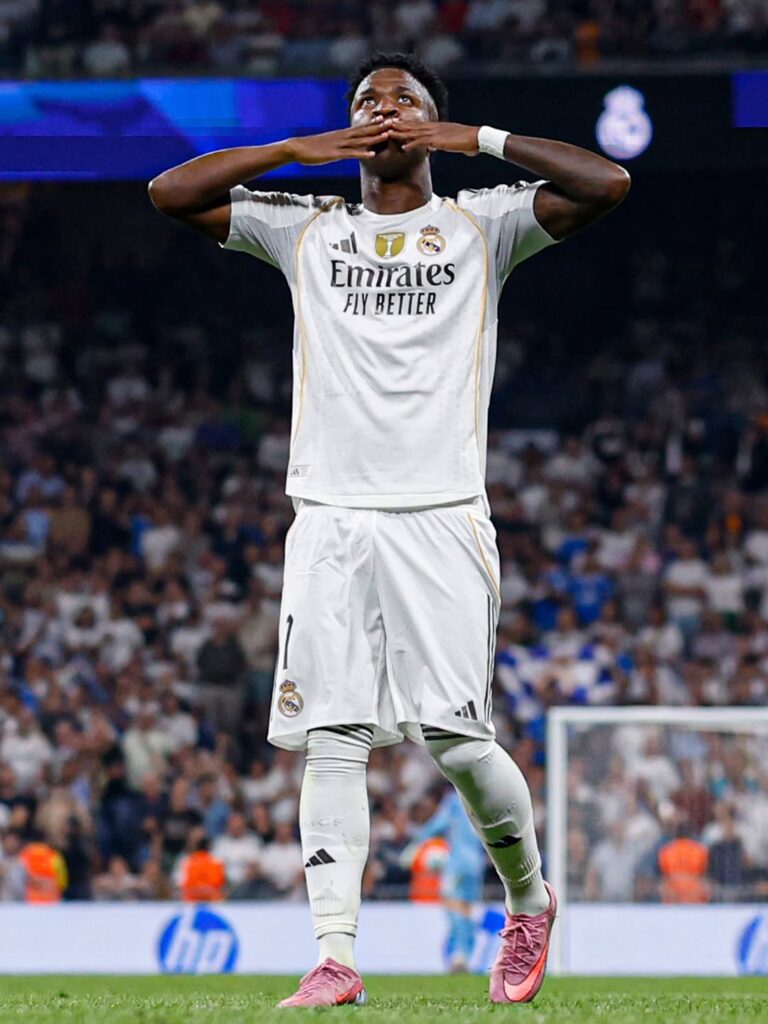 Vini Jr manda beijos em comemoração ao seu gol pelo Real Madrid